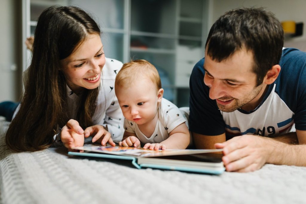 Pemandangan yang Berubah dalam Parenting: Menjelajahi Ilmu dan Jiwa Membesarkan Anak pada Hari Ini