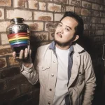 Identitas Immigran Gaysian Komedian Ricky Sim