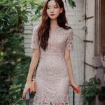 10 Gaun Brokat Modern Model Ruffle, Sederhana dan Elegan!