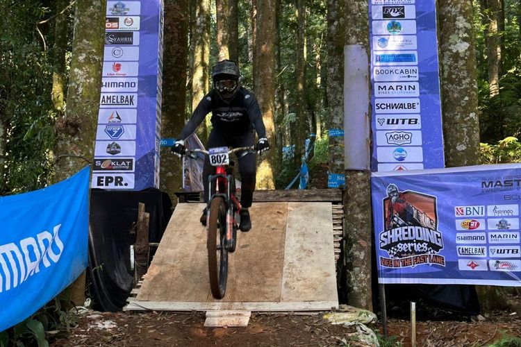 Geliat Olahraga Ekstrem di Indonesia! Seri 2 Shredding Together di Sukabumi Membaraikan Semangat Komunitas Downhill Lokal